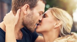 Чи передається ВІЛ-інфекція через поцілунки?
