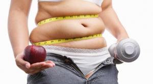 Скільки калорій на день потрібно з'їдати жінці та чоловікові, щоб схуднути?